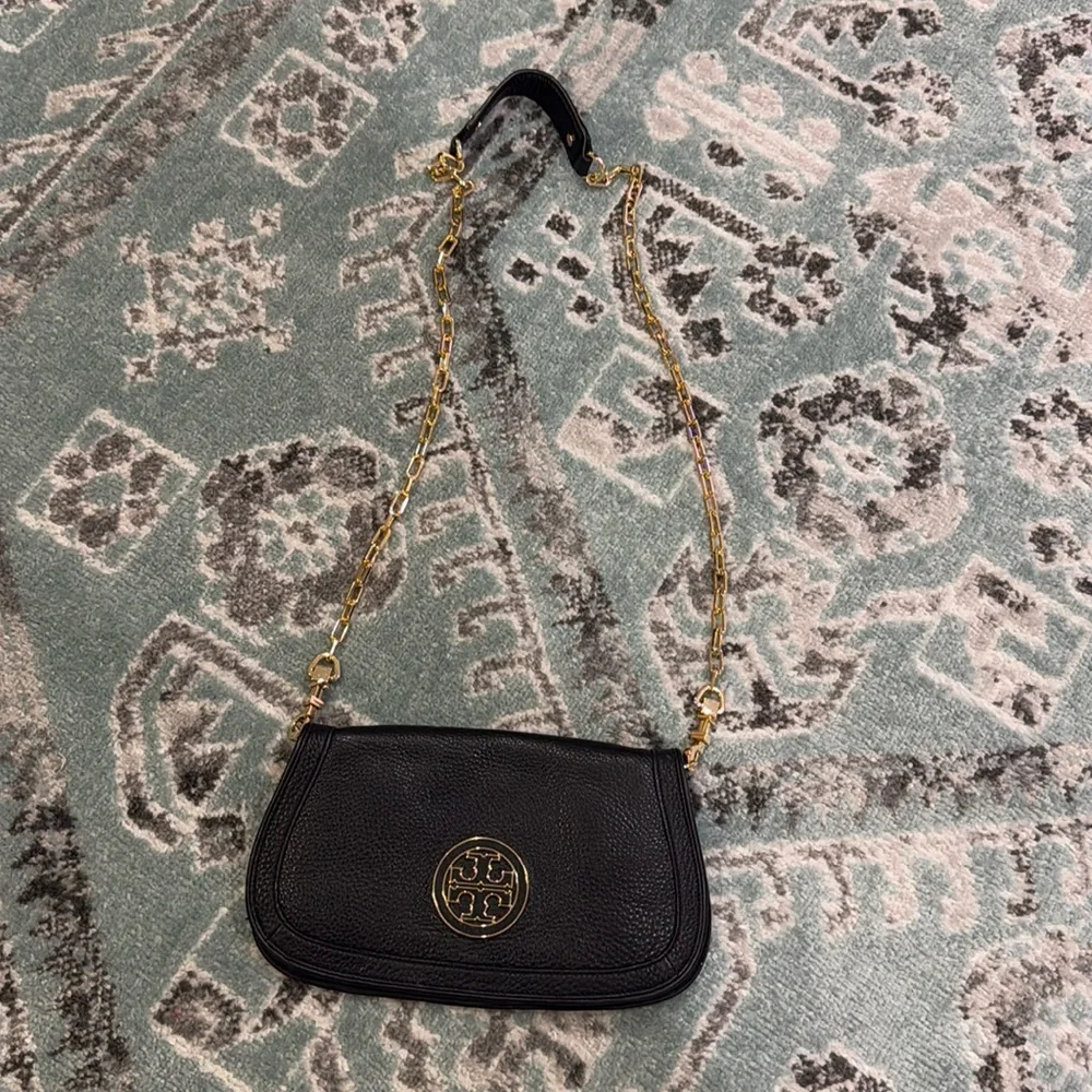 Tory Burch Amanda Logo Flap Clutch ‘Black’